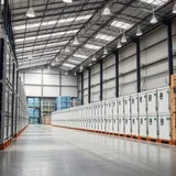 Pacote de baterias LFP em armazém de sistemas de armazenamento solar