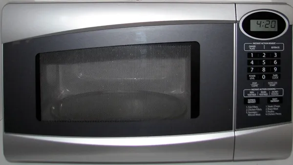 Micro-ondas domestico com painel de controle digital e timer eletronico